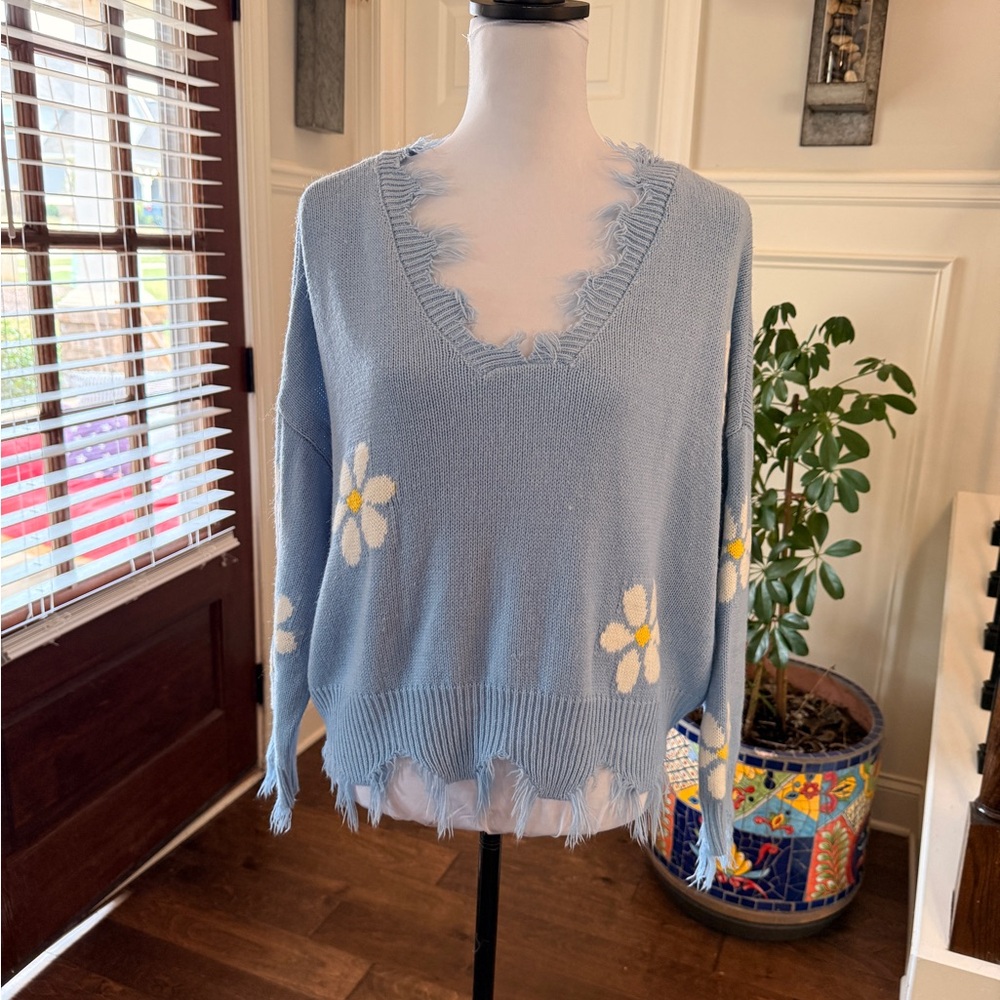 Just Polly NWOT Blue Daisy Print Destructed Oversized Sweater - Picture 2 of 5